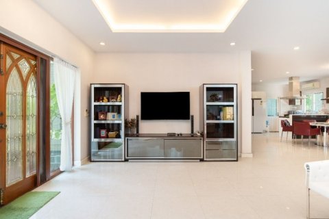 House in Bang Khae, Bangkok, Thailand 5 bedrooms № 154647 - photo 8