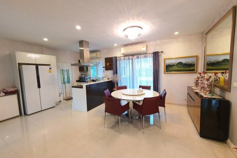 House in Bang Khae, Bangkok, Thailand 5 bedrooms № 154647 - photo 10
