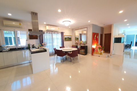 House in Bang Khae, Bangkok, Thailand 5 bedrooms № 154647 - photo 13