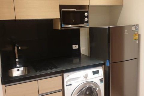 Студия в кондо в Клонг Тоэй, Бангкок, Таиланд № 154651 - фото 3