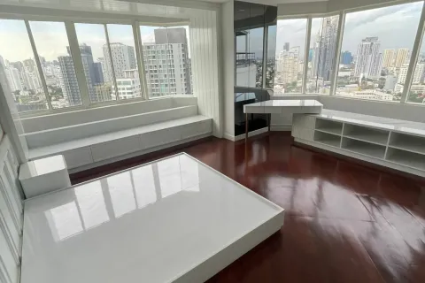 Duplex in Watthana, Bangkok, Thailand 5 bedrooms № 160760 - photo 16