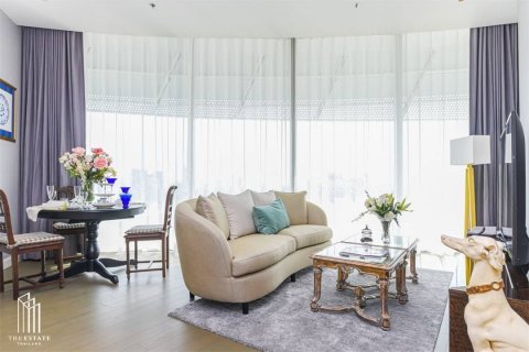 Condo in Pathum Wan, Bangkok, Thailand, 2 bedrooms  № 133790 - photo 1