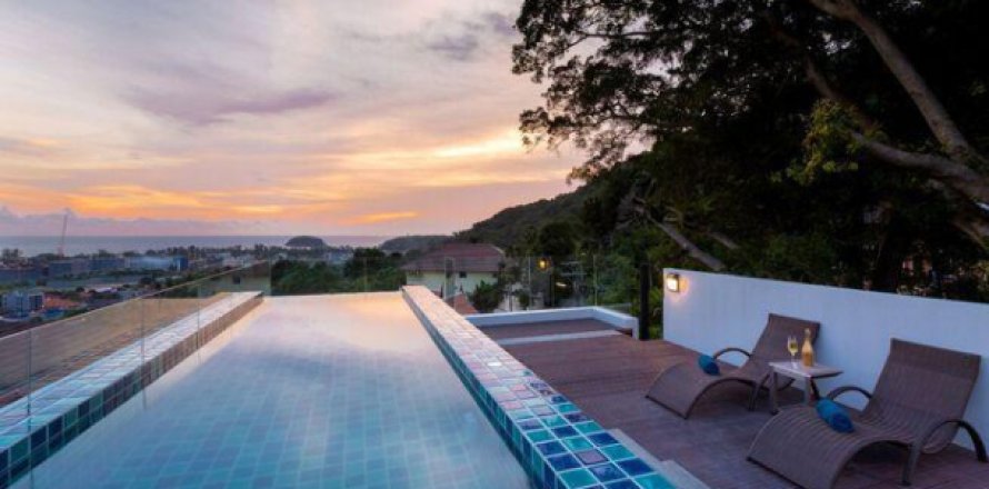 Apartment in Kata, Thailand 2 bedrooms № 199541