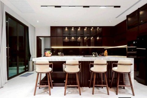 Villa in Pattaya, Thailand 5 bedrooms № 172632 - photo 5