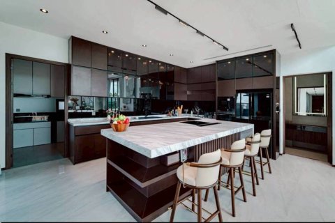 Villa in Pattaya, Thailand 5 bedrooms № 172632 - photo 6