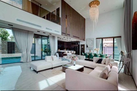 Villa in Pattaya, Thailand 5 bedrooms № 172632 - photo 2
