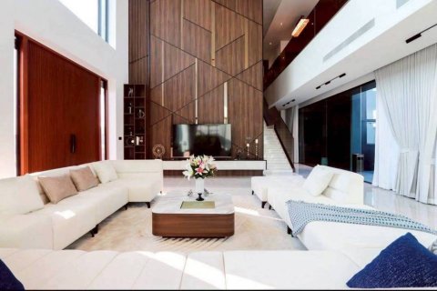 Villa in Pattaya, Thailand 5 bedrooms № 172632 - photo 3