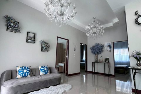 House in Pattaya, Thailand 3 bedrooms № 172630 - photo 2