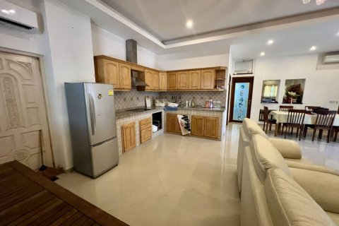 House in Pattaya, Thailand 7 bedrooms № 172631 - photo 6