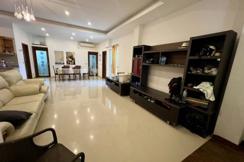 House in Pattaya, Thailand 7 bedrooms № 172631 - photo 3