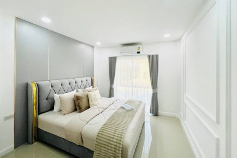 Villa in Pattaya, Thailand 3 bedrooms № 172629 - photo 7