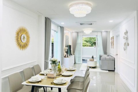 Villa in Pattaya, Thailand 3 bedrooms № 172629 - photo 3