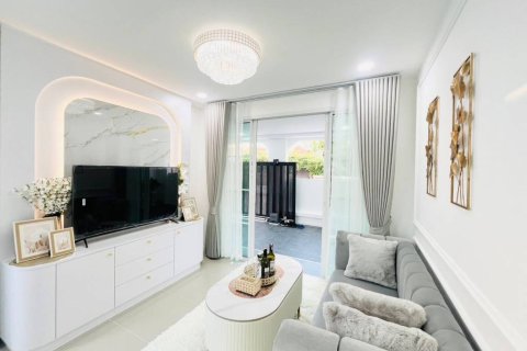 Villa in Pattaya, Thailand 3 bedrooms № 172629 - photo 2