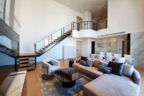 Кондоминиум с 3 спальнями в Кхлонг Сане, Бангкок, Таиланд № 134037 - фото 1