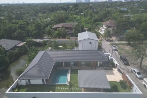 Villa in Phra Pradaeng, Thailand 4 bedrooms № 163351 - photo 11