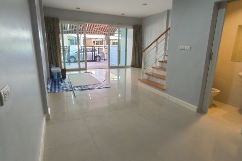 Townhouse in Phra Pradaeng, Thailand 3 bedrooms № 147310 - photo 2