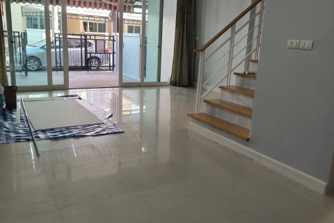 Townhouse in Phra Pradaeng, Thailand 3 bedrooms № 147310 - photo 3