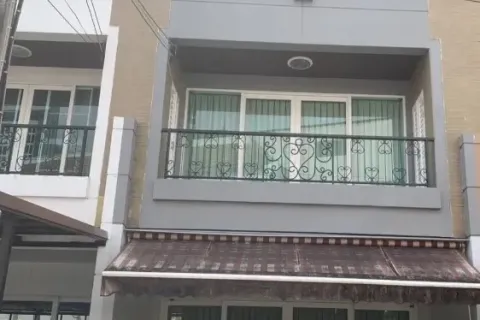 Townhouse in Phra Pradaeng, Thailand 3 bedrooms № 147310 - photo 1
