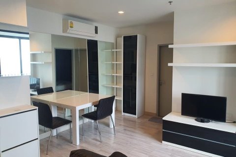 Condo à Huai Khwang, Bangkok, Thaïlande, 2 chambres  № 147306 - photo 3