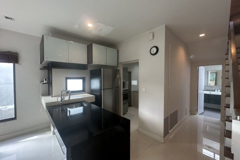 House in Bang Kapi, Bangkok, Thailand 3 bedrooms № 147304 - photo 5