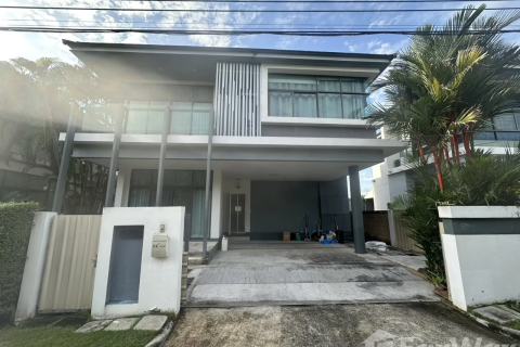 House in Bang Kapi, Bangkok, Thailand 3 bedrooms № 147304 - photo 1