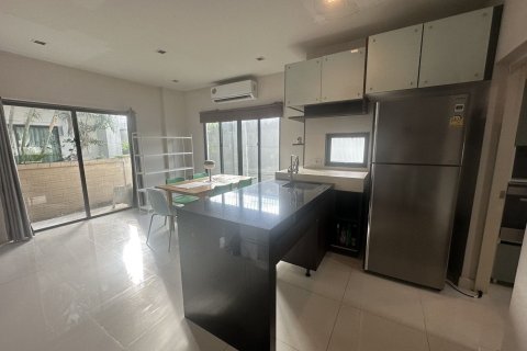 House in Bang Kapi, Bangkok, Thailand 3 bedrooms № 147304 - photo 3