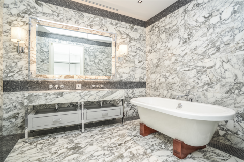 Condo in Bangkok, Thailand, 2 bedrooms № 184573 - photo 2