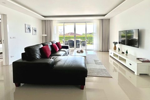 Condo in Hua Hin, Thailand, 3 bedrooms № 205669 - photo 2