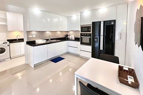 Condo in Hua Hin, Thailand, 3 bedrooms № 205669 - photo 4