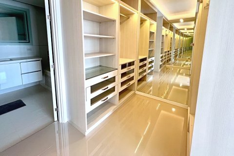 Condo in Hua Hin, Thailand, 3 bedrooms № 205669 - photo 9