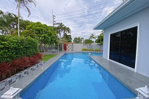Villa in Hua Hin, Thailand 3 bedrooms № 205666 - photo 3