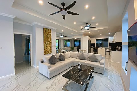 Villa in Hua Hin, Thailand 3 bedrooms № 205666 - photo 22
