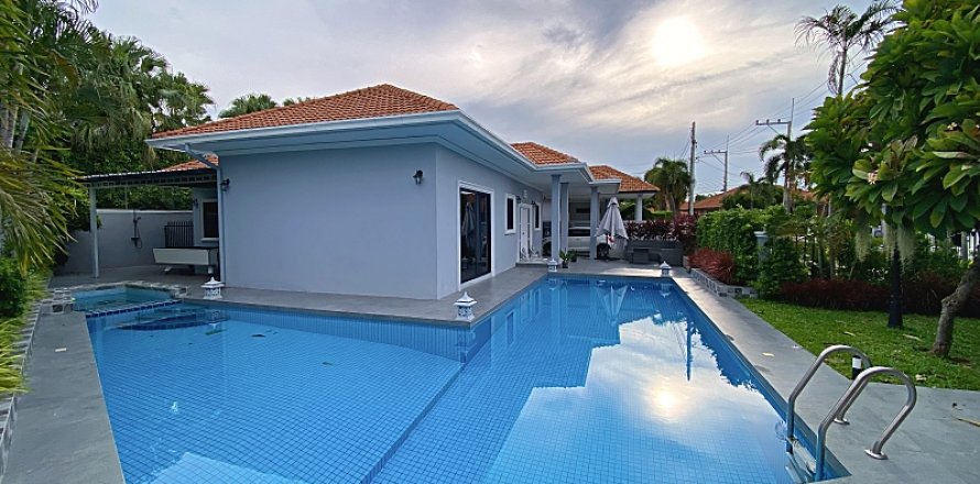 Villa in Hua Hin, Thailand 3 bedrooms № 205666