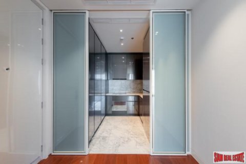 Apartment in Bangkok, Thailand 2 bedrooms № 193935 - photo 7