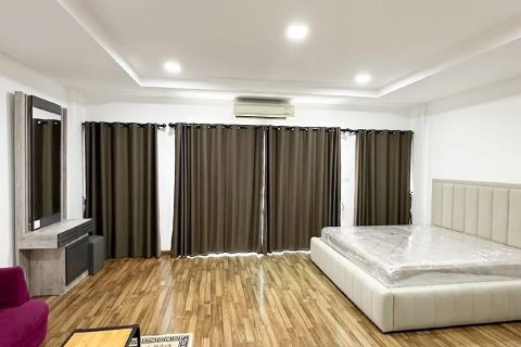 House in Samut Prakan, Thailand 4 bedrooms № 147915 - photo 7