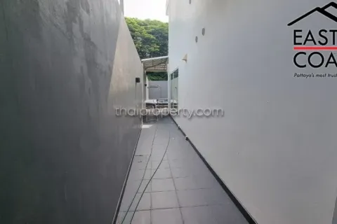 Casa de 3 dormitorios en Jomtien Beach, Pattaya, Tailandia № 213476 - foto 18