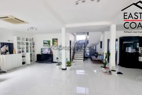 Casa de 3 dormitorios en Jomtien Beach, Pattaya, Tailandia № 213476 - foto 2