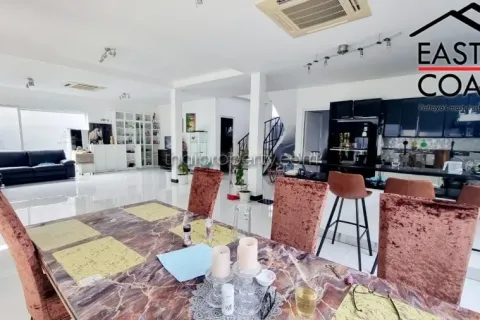 Casa de 3 dormitorios en Jomtien Beach, Pattaya, Tailandia № 213476 - foto 3
