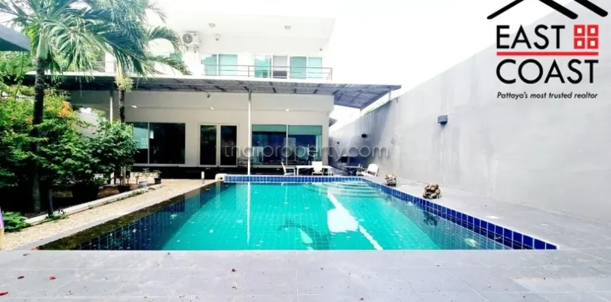 Casa de 3 dormitorios en Jomtien Beach, Pattaya, Tailandia № 213476