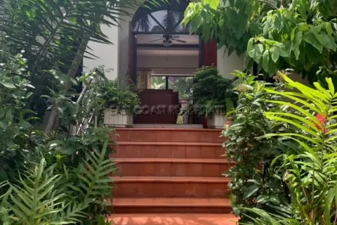 Casa de 3 dormitorios en Pattaya, Tailandia № 213477 - foto 4