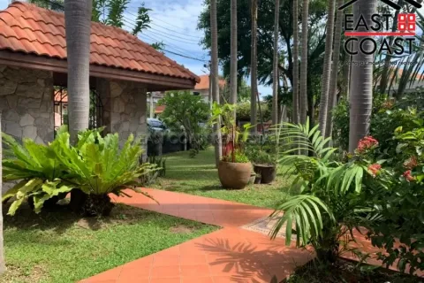 Casa de 3 dormitorios en Pattaya, Tailandia № 213477 - foto 2