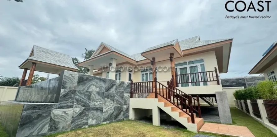 Casa de 3 dormitorios en Pattaya, Tailandia № 213479