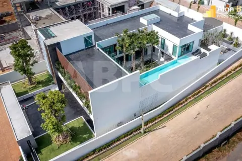 Casa de 7 dormitorios en Pattaya, Tailandia № 211887 - foto 4