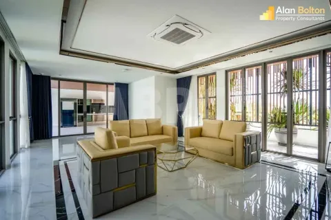 Casa de 7 dormitorios en Pattaya, Tailandia № 211887 - foto 5