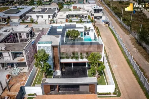 Casa de 7 dormitorios en Pattaya, Tailandia № 211887 - foto 6
