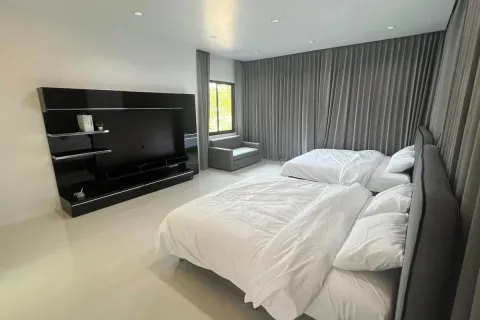 Casa de 4 dormitorios en Pattaya, Tailandia № 211883 - foto 13