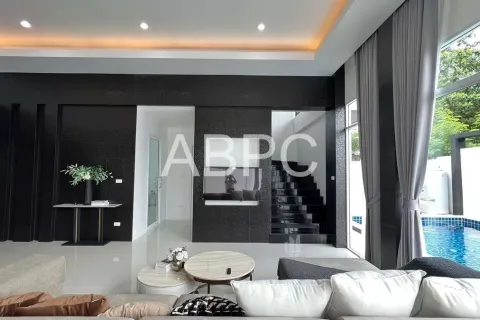 Casa de 4 dormitorios en Pattaya, Tailandia № 211883 - foto 4
