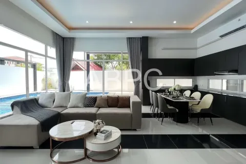 Casa de 4 dormitorios en Pattaya, Tailandia № 211883 - foto 5