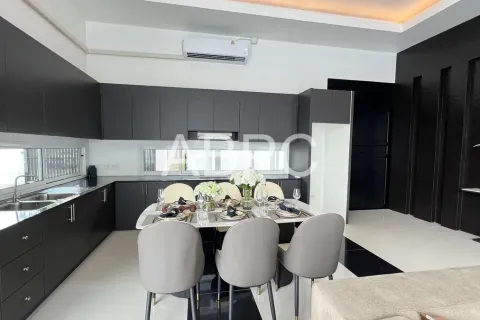 Casa de 4 dormitorios en Pattaya, Tailandia № 211883 - foto 7