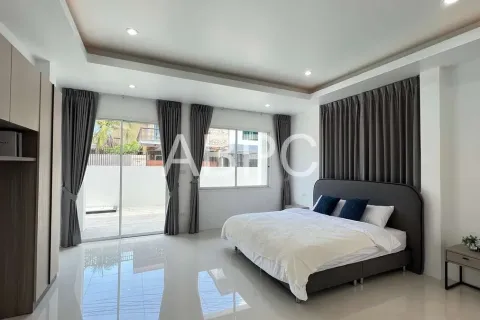 Casa de 4 dormitorios en Pattaya, Tailandia № 211883 - foto 12